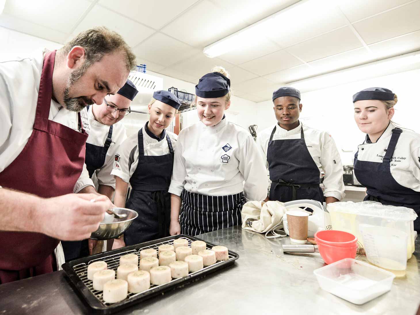 radmoor-junior-chefs-201-0131605_lpr young chefs getting a lession in food preperation